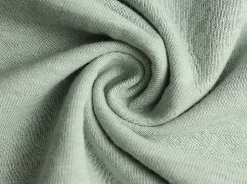 Il fascino versatile del tessuto a maglia di lino e cotone: Comfort, stile e sostenibilità insieme